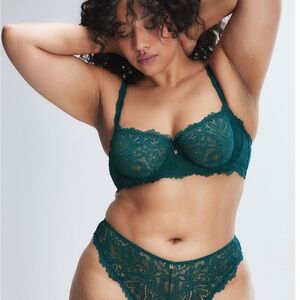 Savage X Fenty Deep Green Lace Bra set -💗3/$55💗